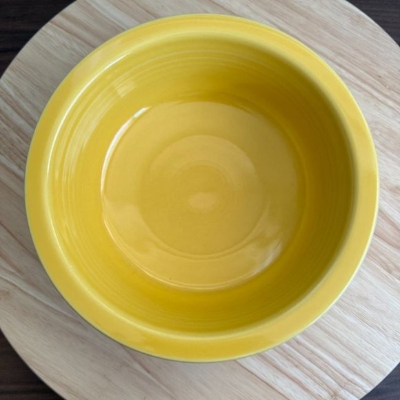 Vintage 90's Fiestaware Yellow 8.5 Inches Ceramic Vegetable Bowl With Glossy Fin - Picture 3 of 10